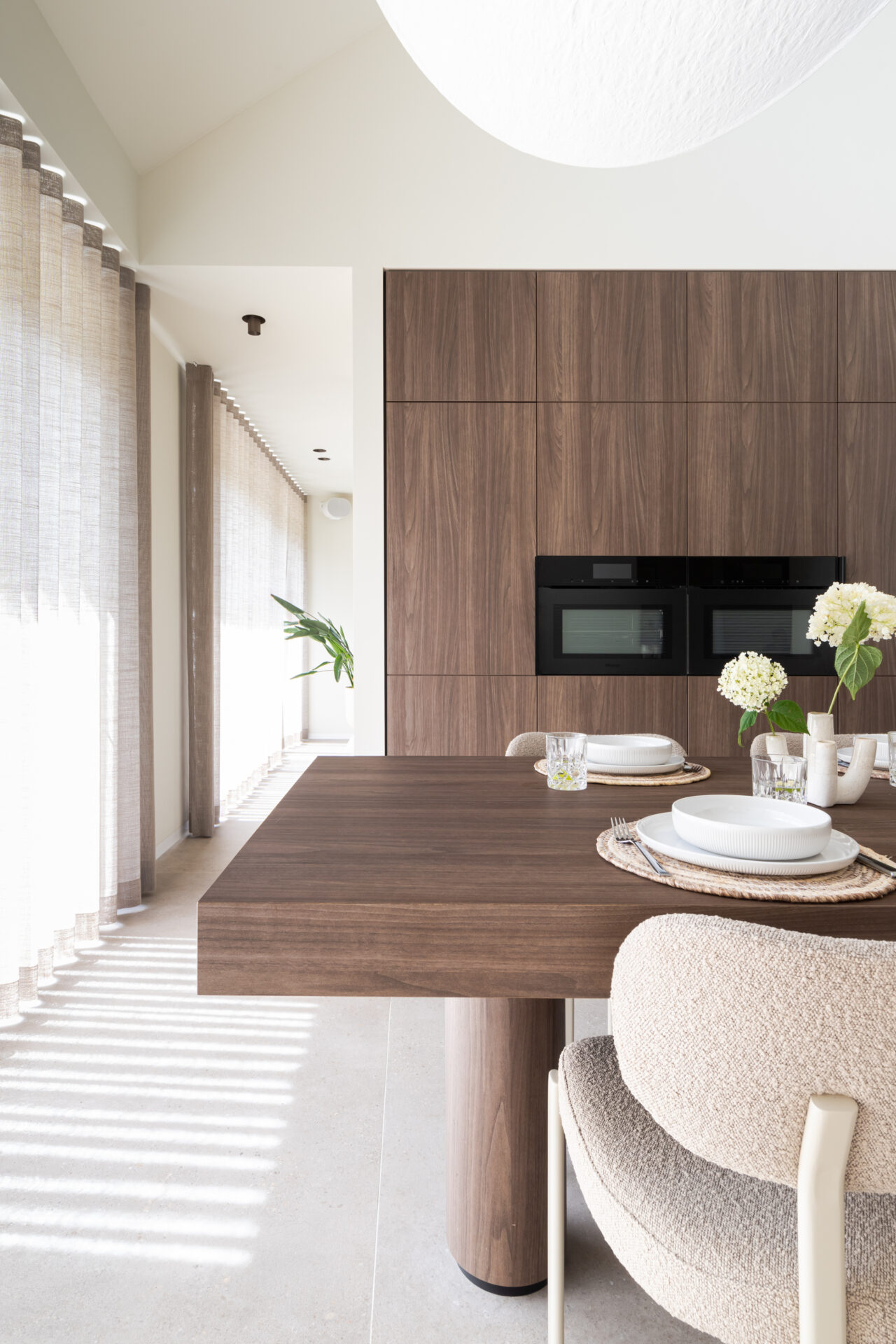 Luxe interieur met minimalistische lijnen en een doordachte indeling