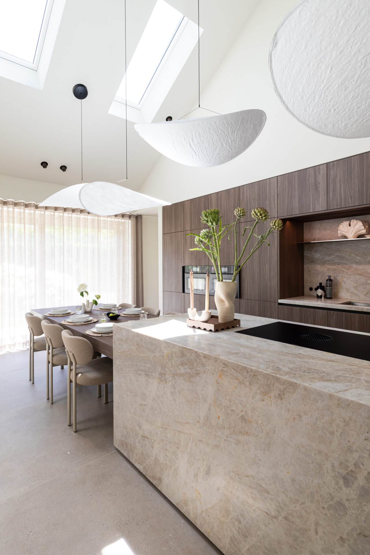 Luxe interieur met minimalistische lijnen en een doordachte indeling